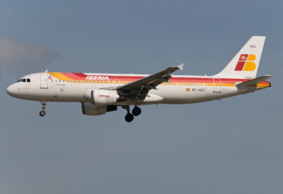 Iberia A320 EC-HUJ FRA 020410