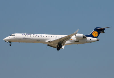 LufthansaRegional CRJ700 D-ACPJ FRA 040709