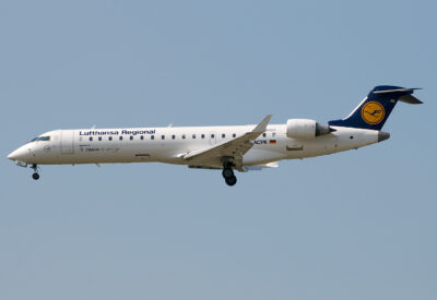 LufthansaRegional CRJ700 D-ACPK FRA 040709