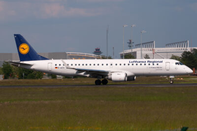 LufthansaRegional E190 D-AECI FRA 080613