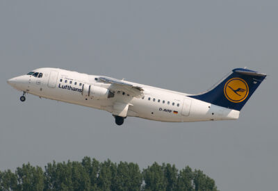 LufthansaRegional RJ85 D-AVRF MUC 020709
