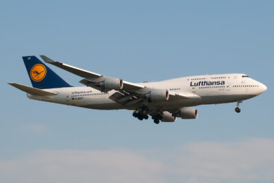 Lufthansa 744 D-ABVT FRA 080613
