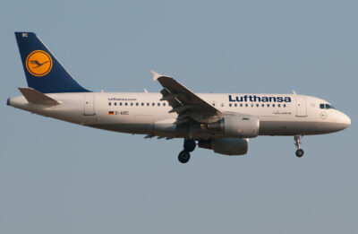 Lufthansa A319 D-AIBC FRA 220411
