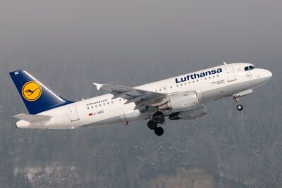 Lufthansa A319 D-AIBD INN 160213
