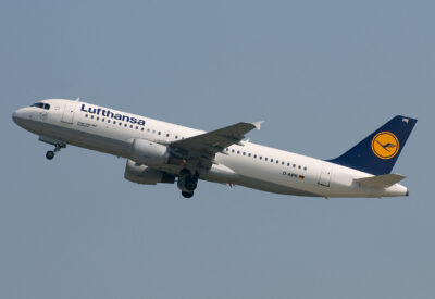 Lufthansa A320 D-AIPR MUC 020709