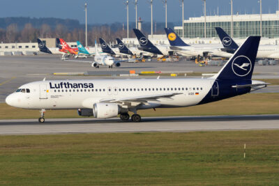 Lufthansa A320 D-AIQS MUC 261122