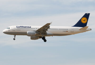 Lufthansa A320 D-AIZD FRA 170710