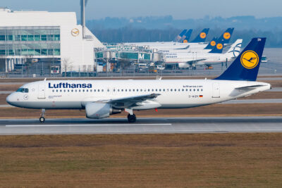 Lufthansa A320 D-AIZH MUC 070216