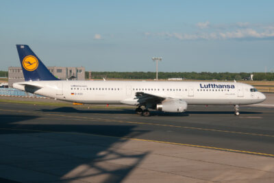 Lufthansa A321 D-AIDG FRA 180612