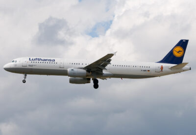 Lufthansa A321 D-AIRY FRA 280608