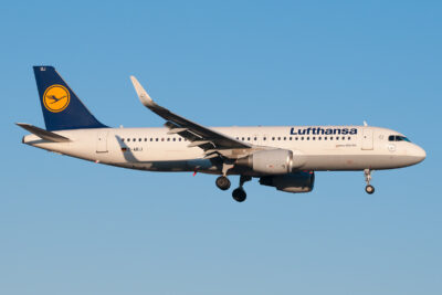 Lufthansa A32A D-AIUJ FRA 060117