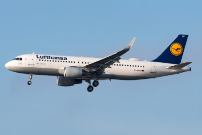 Lufthansa A32A D-AIUP FRA 061121