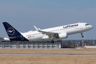 Lufthansa A32A D-AIZP STR 130322