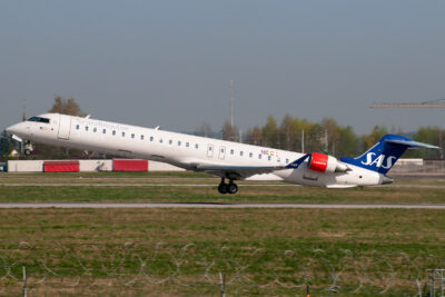 SAS CRJ900 OY-KFD STR 020414