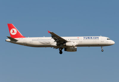 TurkishAirlines A321 TC-JRF FRA 150411