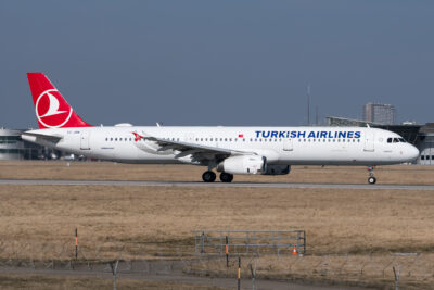 TurkishAirlines A321 TC-JRN STR 130322
