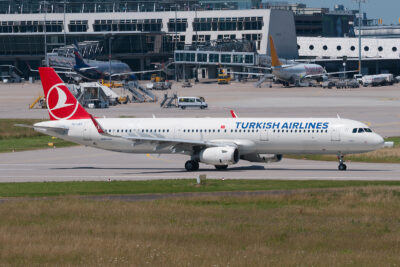 TurkishAirlines A32B TC-JSG STR 100716