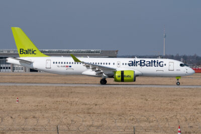 airBaltic A223 YL-AAR STR 130322