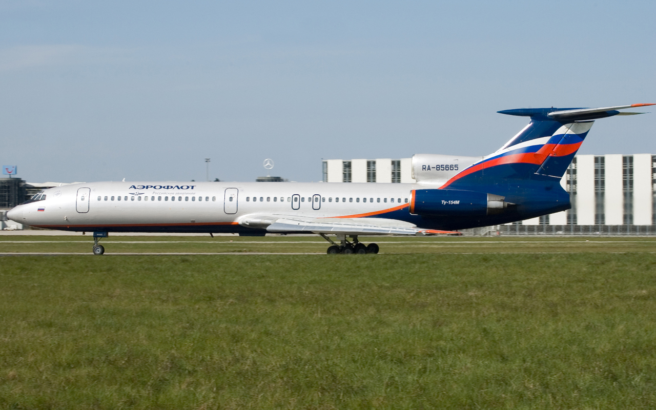 Aeroflot TU154 RA-85665 HAJ 210407