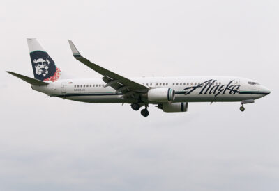 AlaskaAirlines 73H N560AS DCA 021009