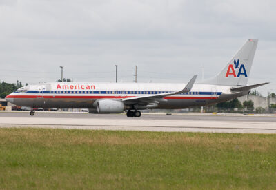 AmericanAirlines 73H N976AN MIA 280910