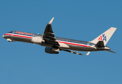 AmericanAirlines 75W N197AN LHR 060112