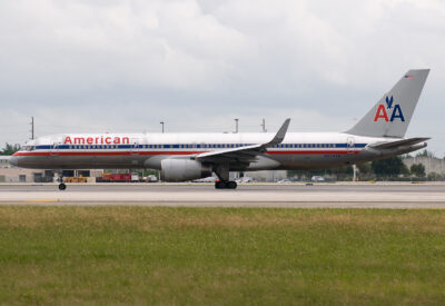 AmericanAirlines 75W N673AN MIA 280910