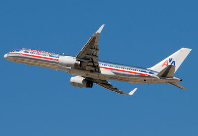 AmericanAirlines 75W N7667A LAX 071009