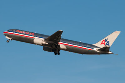 AmericanAirlines 763 N348AN LHR 060112