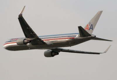 AmericanAirlines 76W N399AN LHR 060112