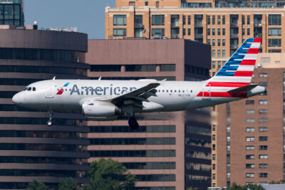 AmericanAirlines A319 N827AW DCA 080822