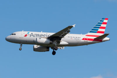 AmericanAirlines A319 N837AW BDL 100822