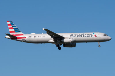 AmericanAirlines A321 N915US BWI 070822