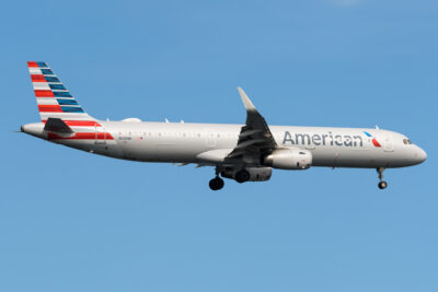 AmericanAirlines A32B N106NN JFK 120822