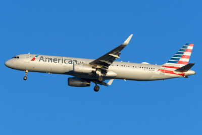 AmericanAirlines A32B N107NN JFK 130822