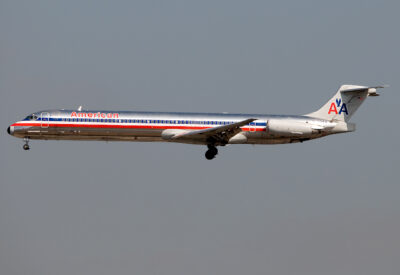 AmericanAirlines MD82 N253AA LAX 081009
