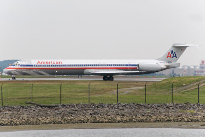 AmericanAirlines MD82 N438AA DCA 021009