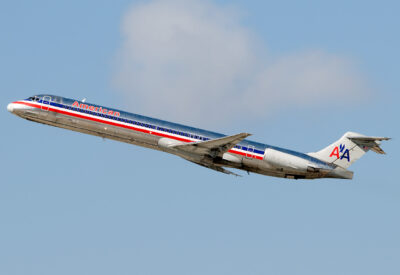 AmericanAirlines MD82 N440AA LAX 071009