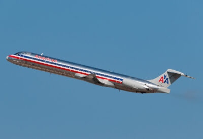 AmericanAirlines MD82 N7530 LAX 071009