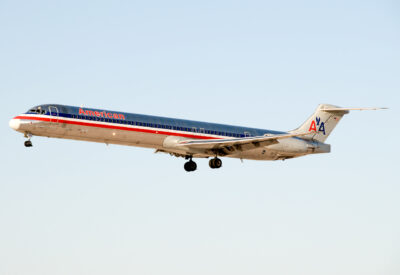 AmericanAirlines MD82 N77421 LAS 041009