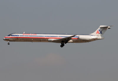 AmericanAirlines MD83 N9681B LAX 081009