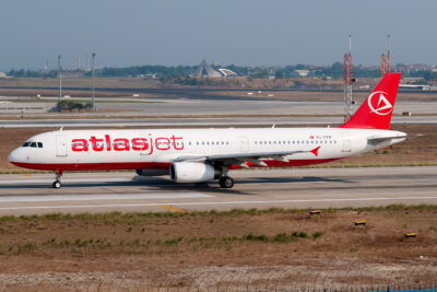 AtlasJet A321 TC-ETM IST 031012