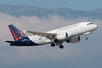 BrusselsAirlines A319 OO-SSA GVA 261014
