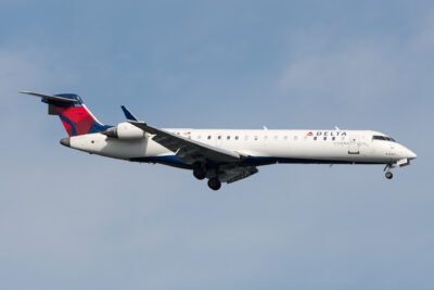 DeltaConnection CRJ700 N331CA JFK 120822