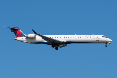 DeltaConnection CRJ900 N319PQ JFK 120822