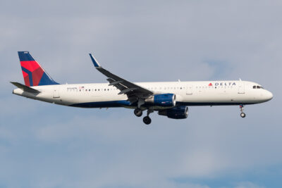 Delta A32B N358DN JFK 120822