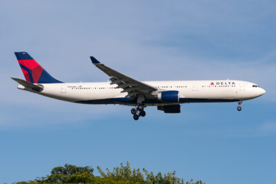 Delta A333 N806NW JFK 060822