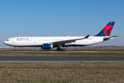 Delta A333 N808NW CDG 260218