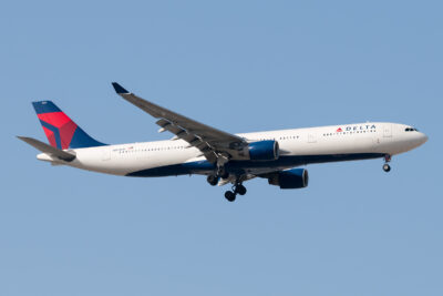 Delta A333 N811NW MAD 040916