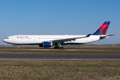 Delta A333 N818NW CDG 260218